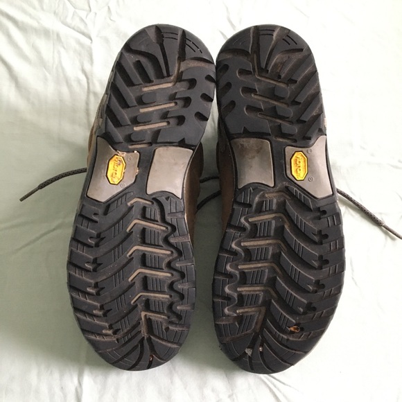 Women's Garmont hiking shoes, size 8. - Picture 4 of 14